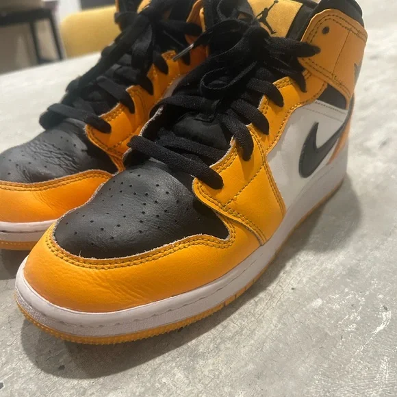 Nike Air Jordan Mid Range Sneakers - Black and Orange 7Y - Picture 8 of 9